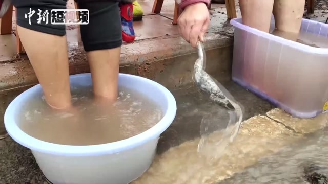 工地施工挖出“温泉”